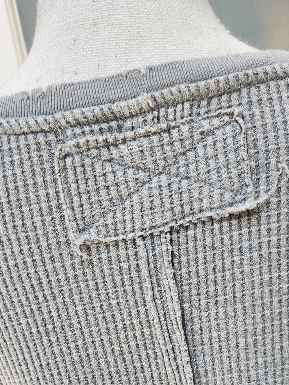 WE THE FREE Oversized L/S Grey Thermal Top EUC Like New - Picture 7 of 12